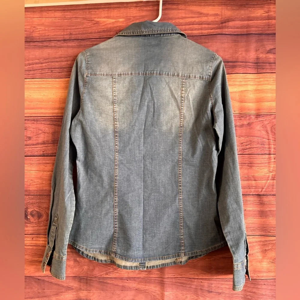 NWOT Guess Denim Button Down Shirt - Picture 2 of 3